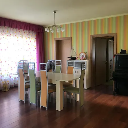 Nyaralo Villa *